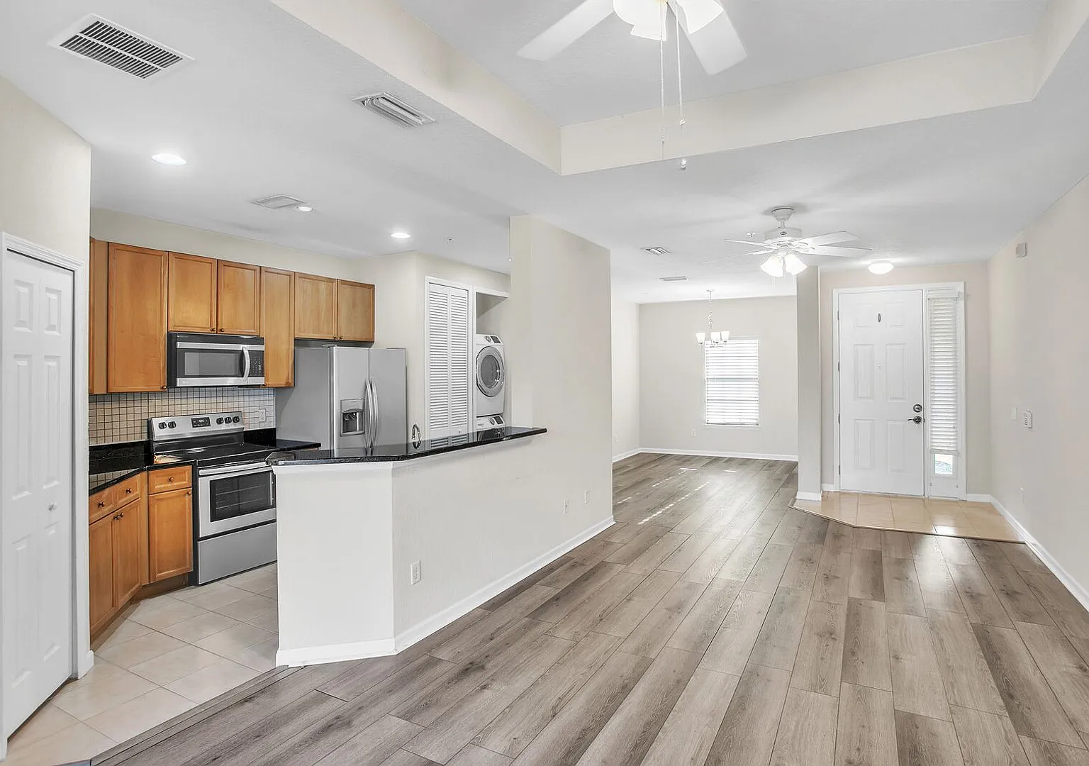 Welcome to this 2 bedroom, 2 bathroom condo in the wonderful community of Palencia. — Photo 1