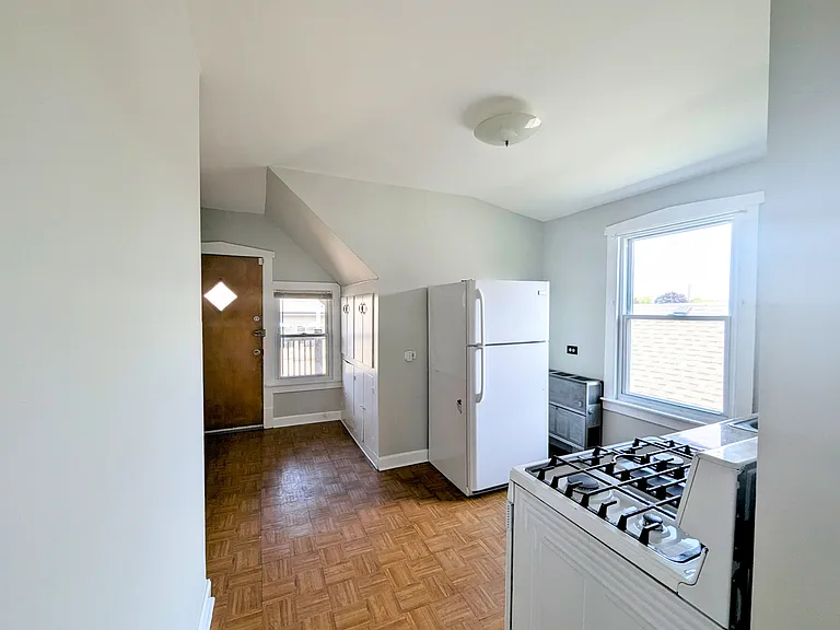 6606 W George St #2 — Photo 4
