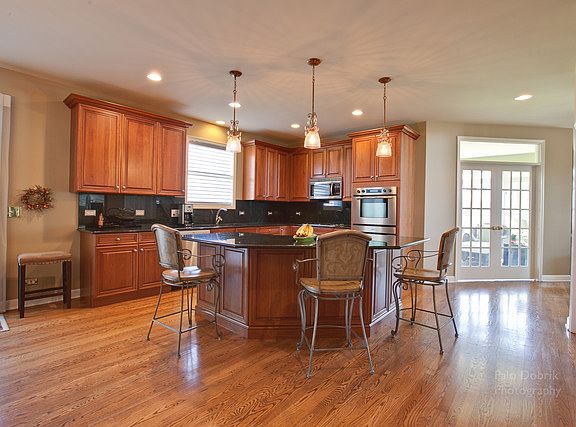5th image of 1359 Louise Ct