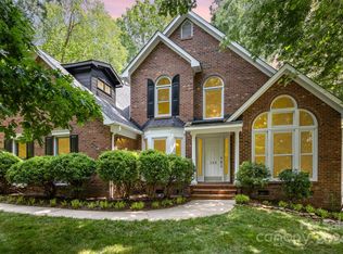 824 Queen Charlottes Ct, Charlotte, NC 28211