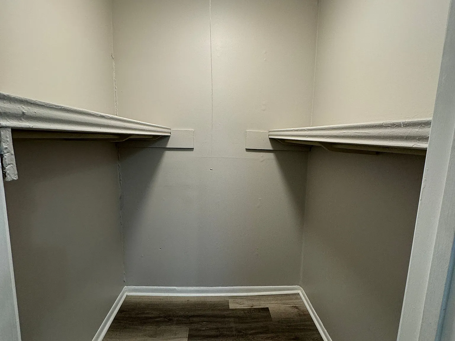 2711 Fairlee Dr. — Photo 4