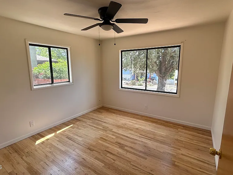 610 Flora St — Photo 5