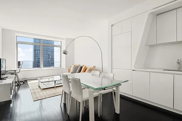 Rented by Compass | media 13