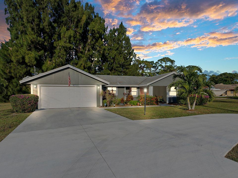 1st image of 701 SE Polynesian Avenue