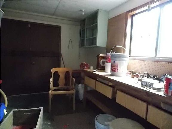 3rd image of 1 Pembroke Cir