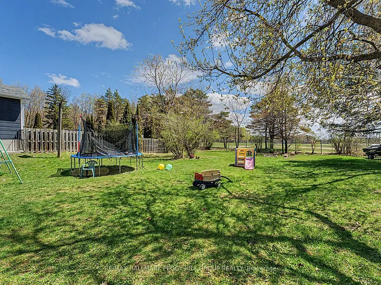 126 Robert St E #2 — Photo 11