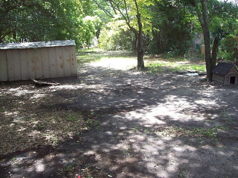2nd image of 3222 Helen St