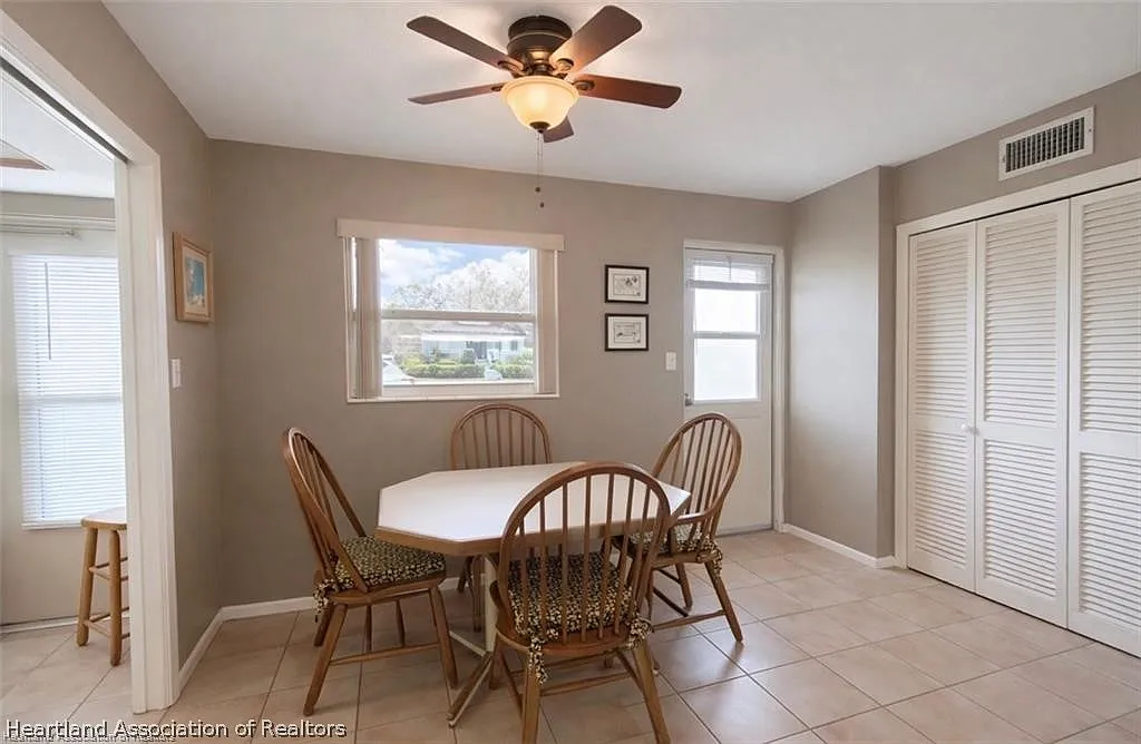 1 bed, 1.0 bath, 882 sqft, $1,000 — Photo 3