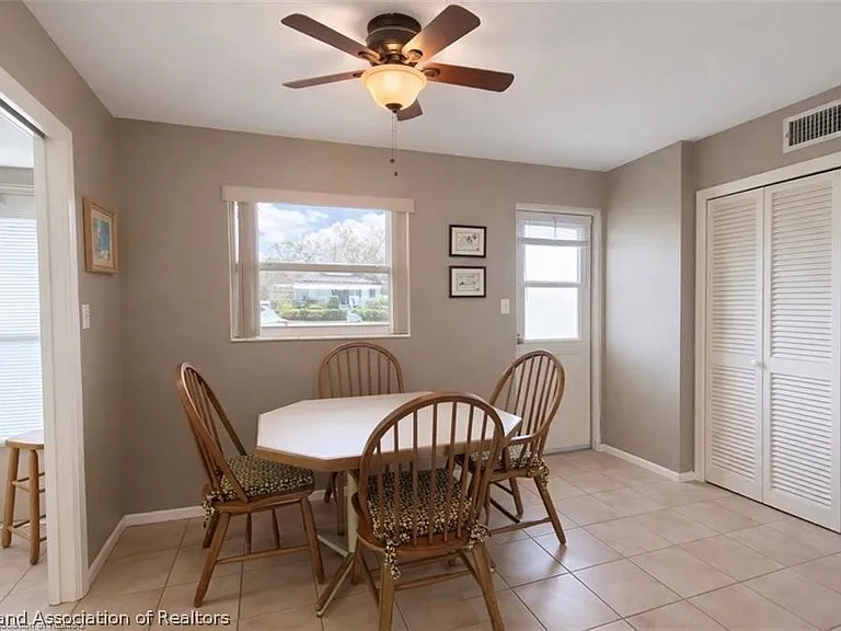 1801 Lakeview Dr #302 — Photo 3
