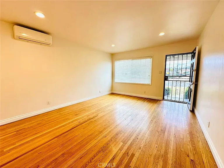 400 E Fernfield Dr — Photo 3