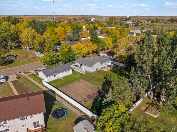 1014 Beaumont Dr, Hazen, ND 58545