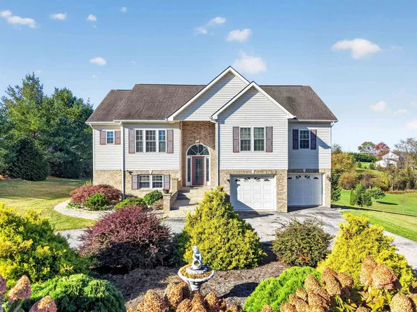 1701 Stratford View Dr, Blacksburg, VA 24060