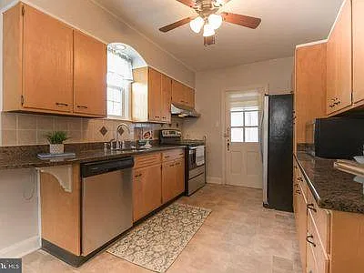 3 bed, 2.5 bath, 1920 sqft, $2,700 — Photo 4