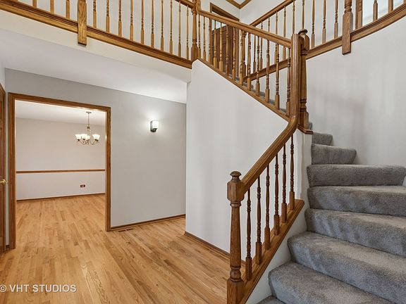 3rd image of 150 Greenbriar Dr