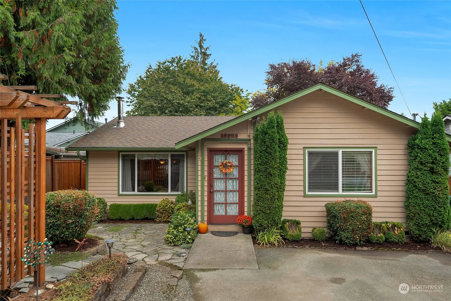 16323 Broadway Avenue photo 1