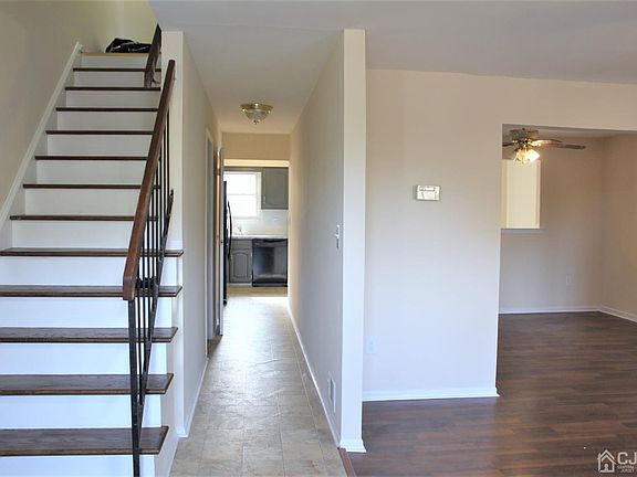 2nd image of 702 Maple Hill Dr