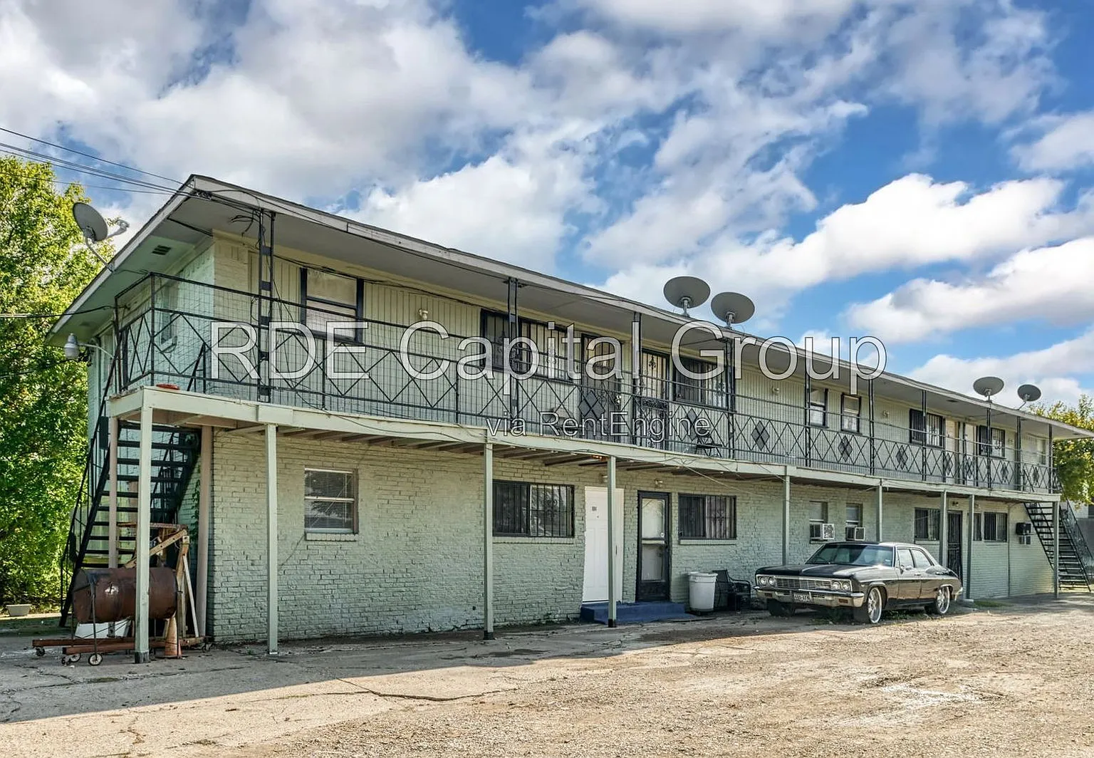 2 bed, 1.0 bath, 700 sqft, $800 — Photo 1