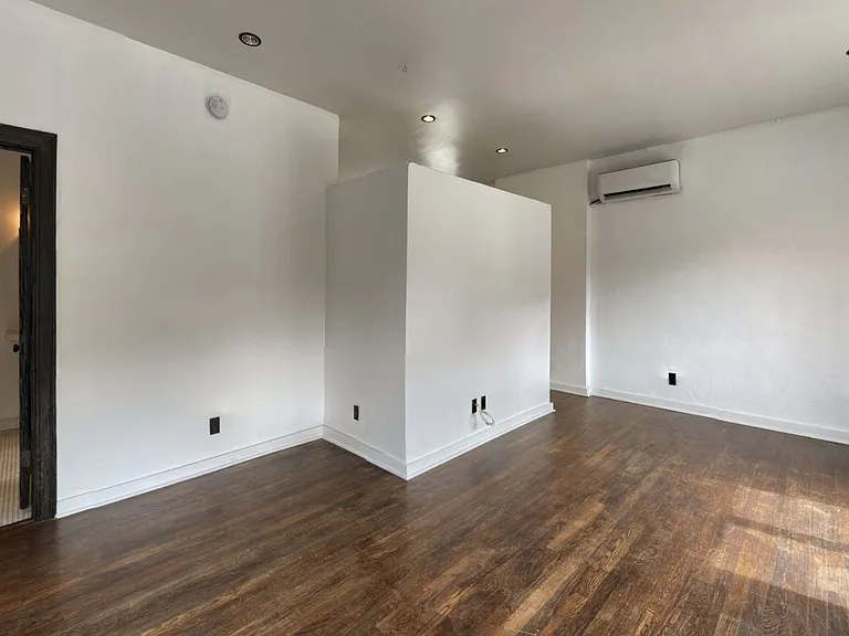 Sunset Apts...Gorgeous Newly Remodeled Apartments..CALL NOW! — Photo 9