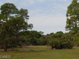 2906 43rd St SW, Lehigh Acres, FL 33976