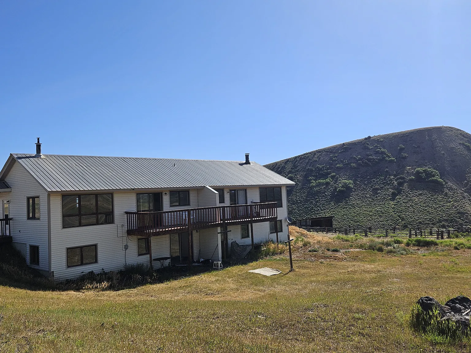 3 bed, 1.5 bath, 1536 sqft, $2,000 — Photo 1