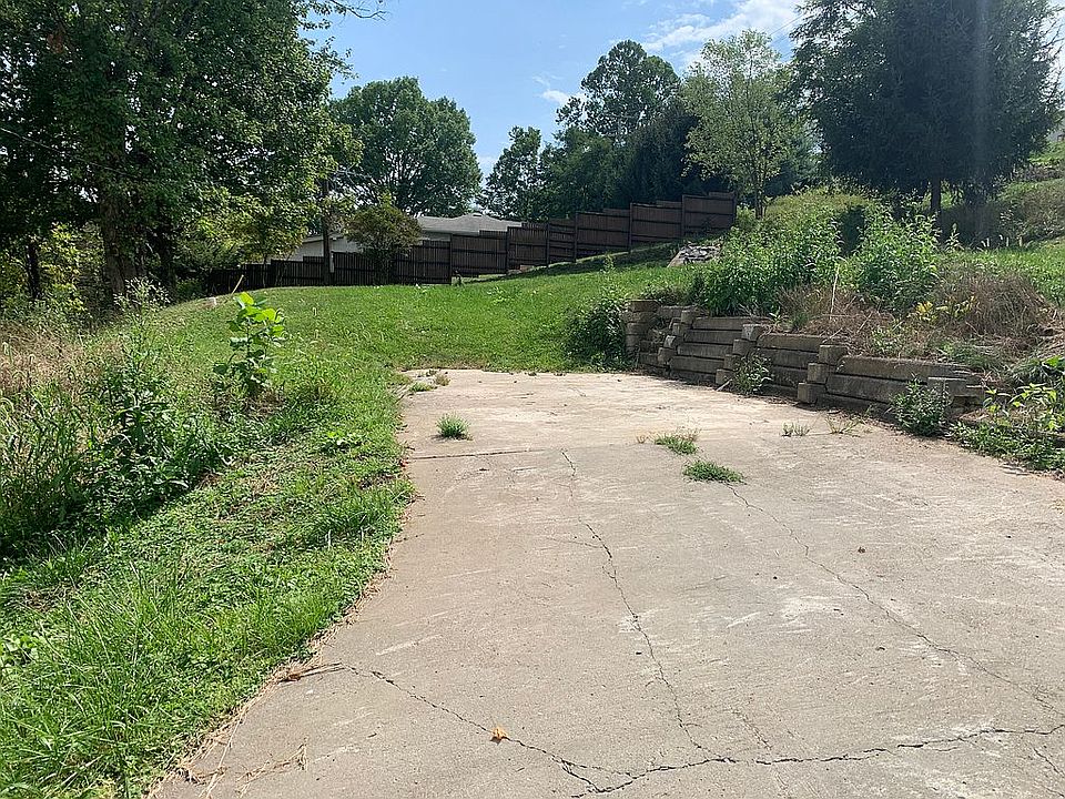 1st image of 1103 Eastwood Dr