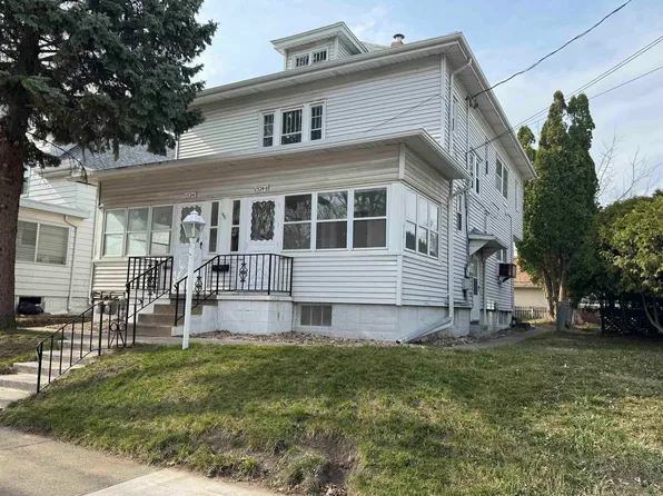 1524 W 5th St, Waterloo, IA 50702