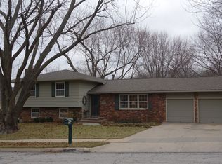 408 Settlers Dr, Lawrence, KS 66049