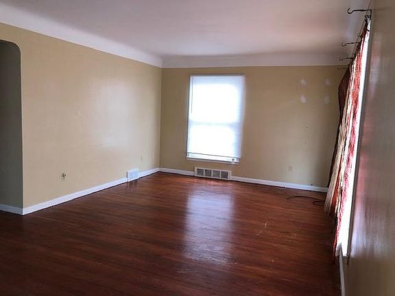 4th image of 12811 Abington Ave