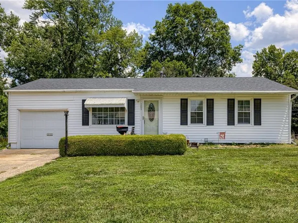 1205 N Redwood Dr, Independence, MO 64056
