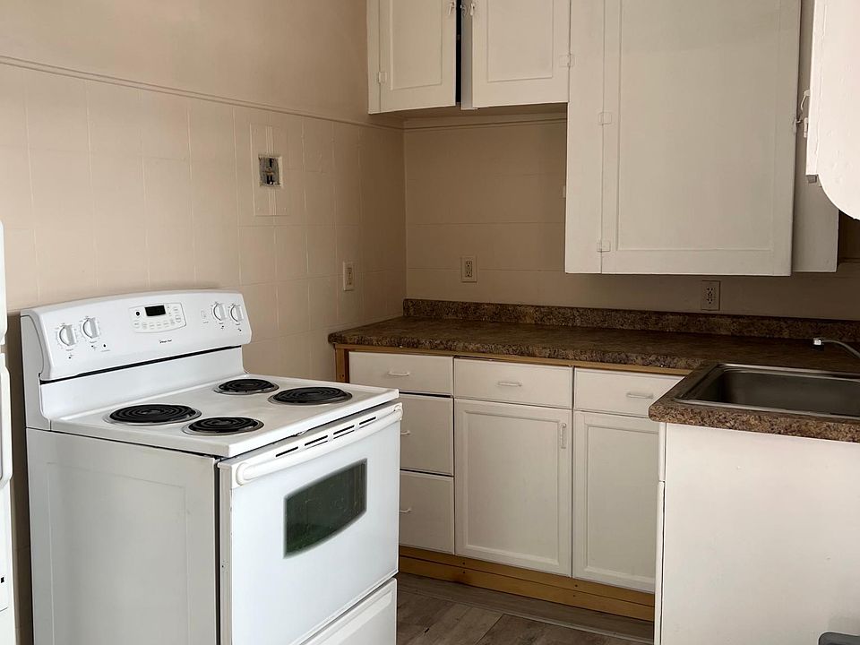 New flooring , lots of cupboard space, large windows.