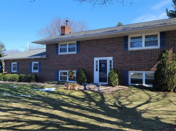 1373 Mertensia Rd, Farmington, NY 14425