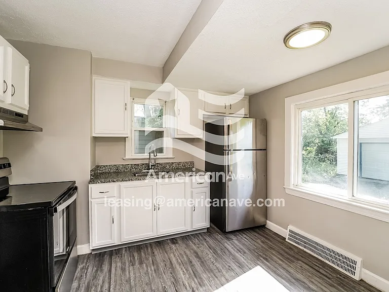 1115712_005_kitchen_5.jpg
