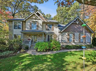 390 Woodsedge Ln, White Lake, MI