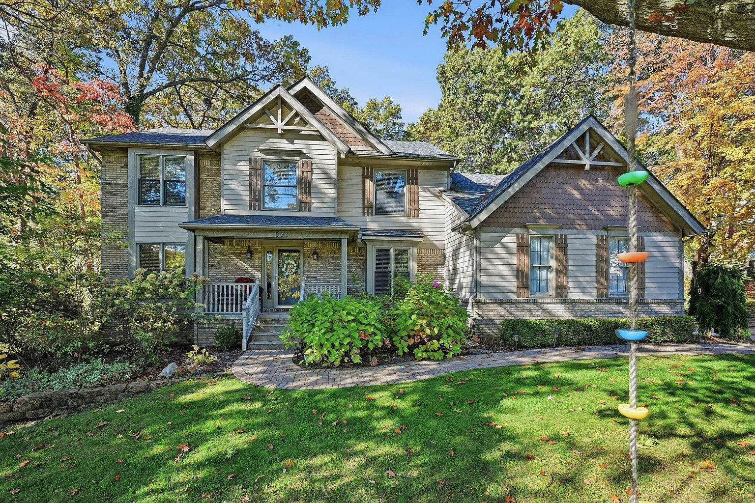 390 Woodsedge Ln photo 1
