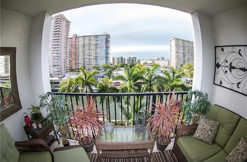 2 bed, 1116 sqft, $2,900 — Photo 2
