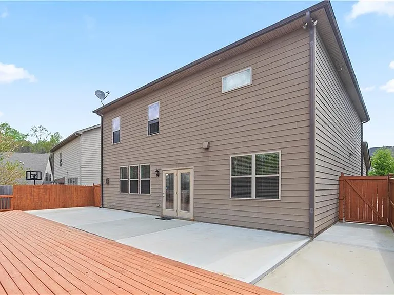 1220 Wesleyan Pl — Photo 5