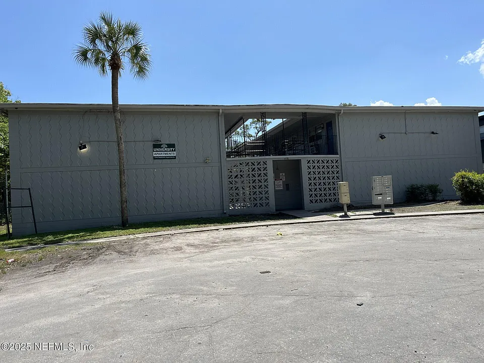 5844 Justina Ct