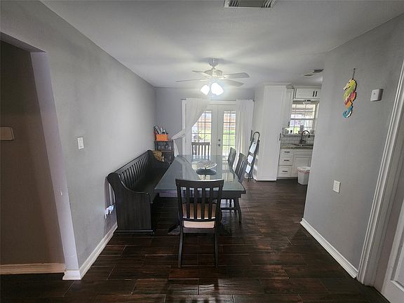 3rd image of 510 Edgebrook Dr