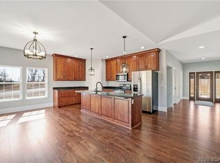 25 Bruce Rd, Lake Ozark, MO 65049