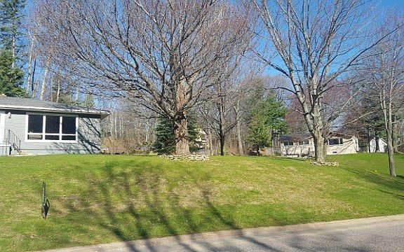 3rd image of 218 W Nicolet Blvd