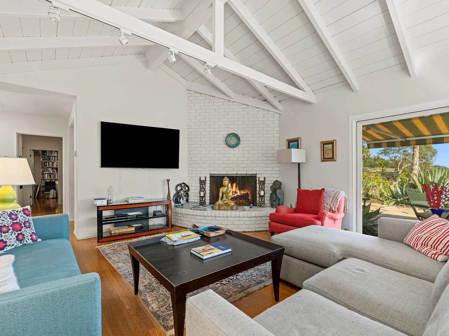 4 bed, 3.0 bath, 2640 sqft, $8,500 — Photo 3