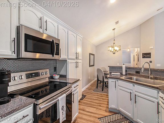 5th image of 648 Olde English Cir