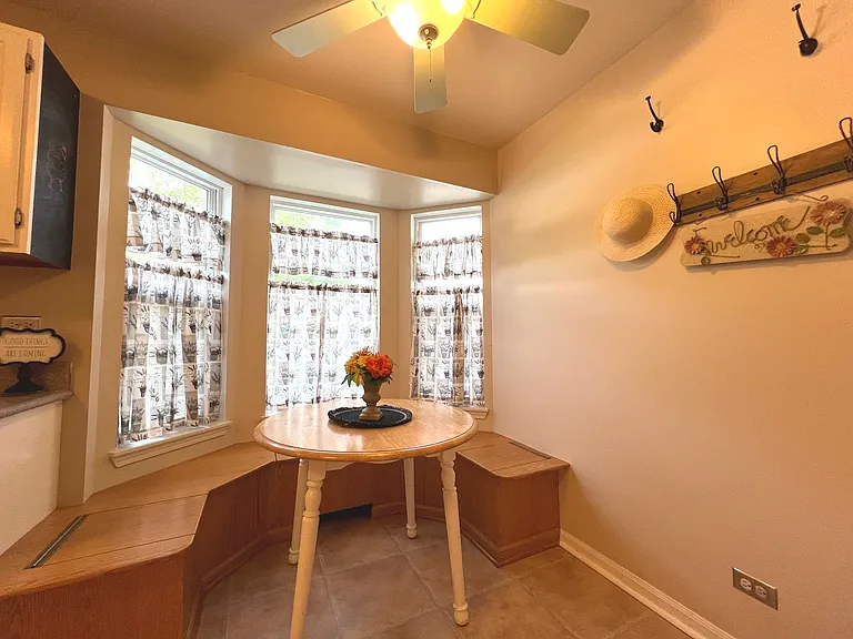 812 Canterbury Ln — Photo 7