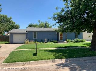 2001 Colgate Dr, Perryton, TX 79070