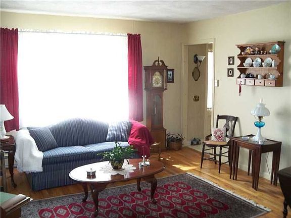 5th image of 292 Bishop St