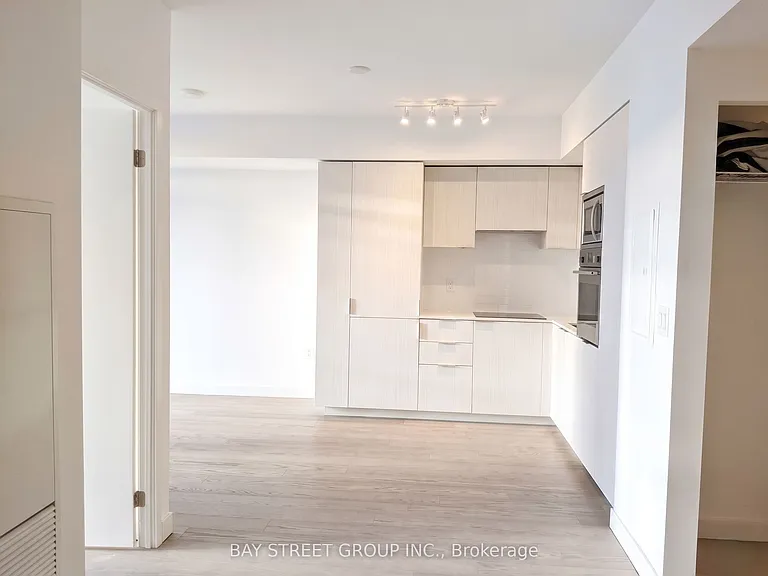 11 Wellesley St W #1606 — Photo 2