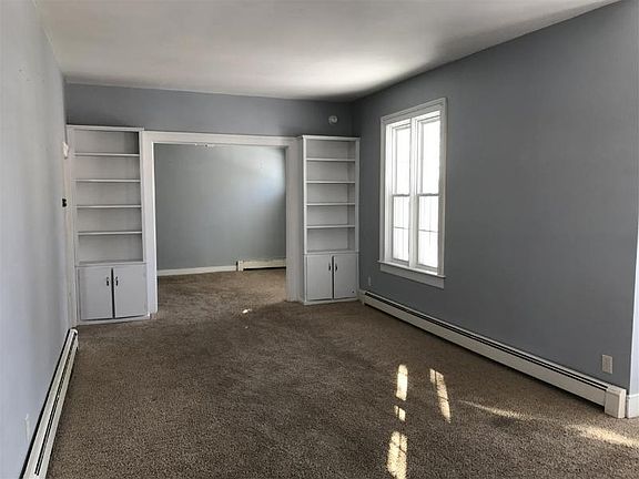 4th image of 224 W Howard St