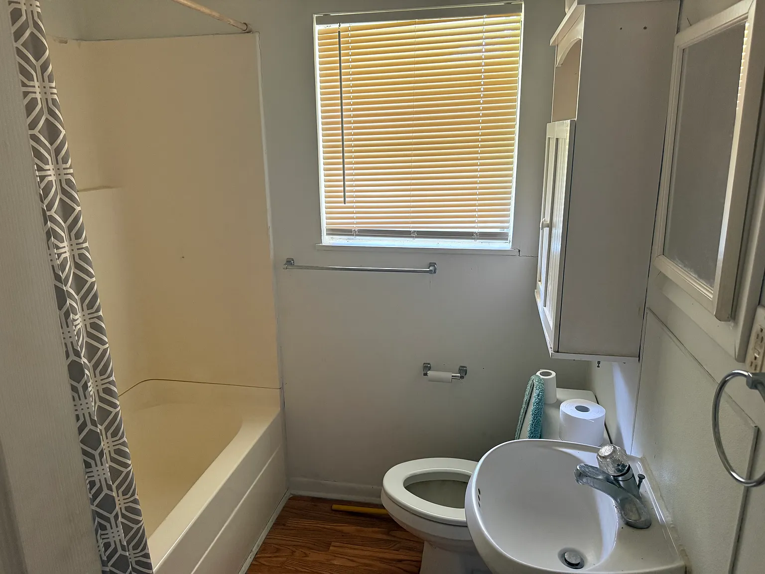2 bed, 840 sqft, $900 — Photo 2