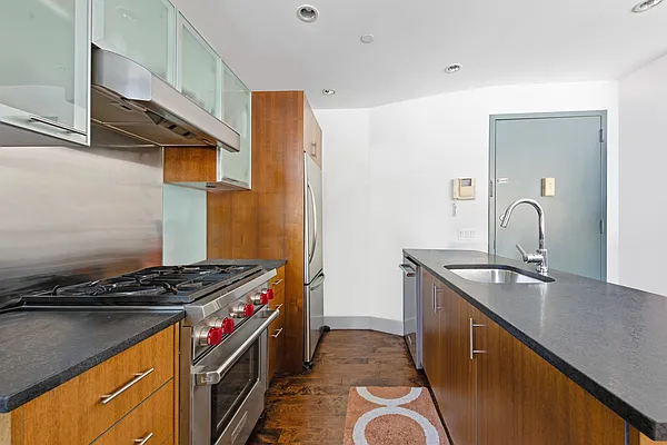 Rented by SERHANT. | media 29