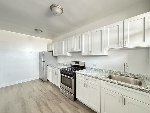 5th image of 1650 W Morse Ave APT 4